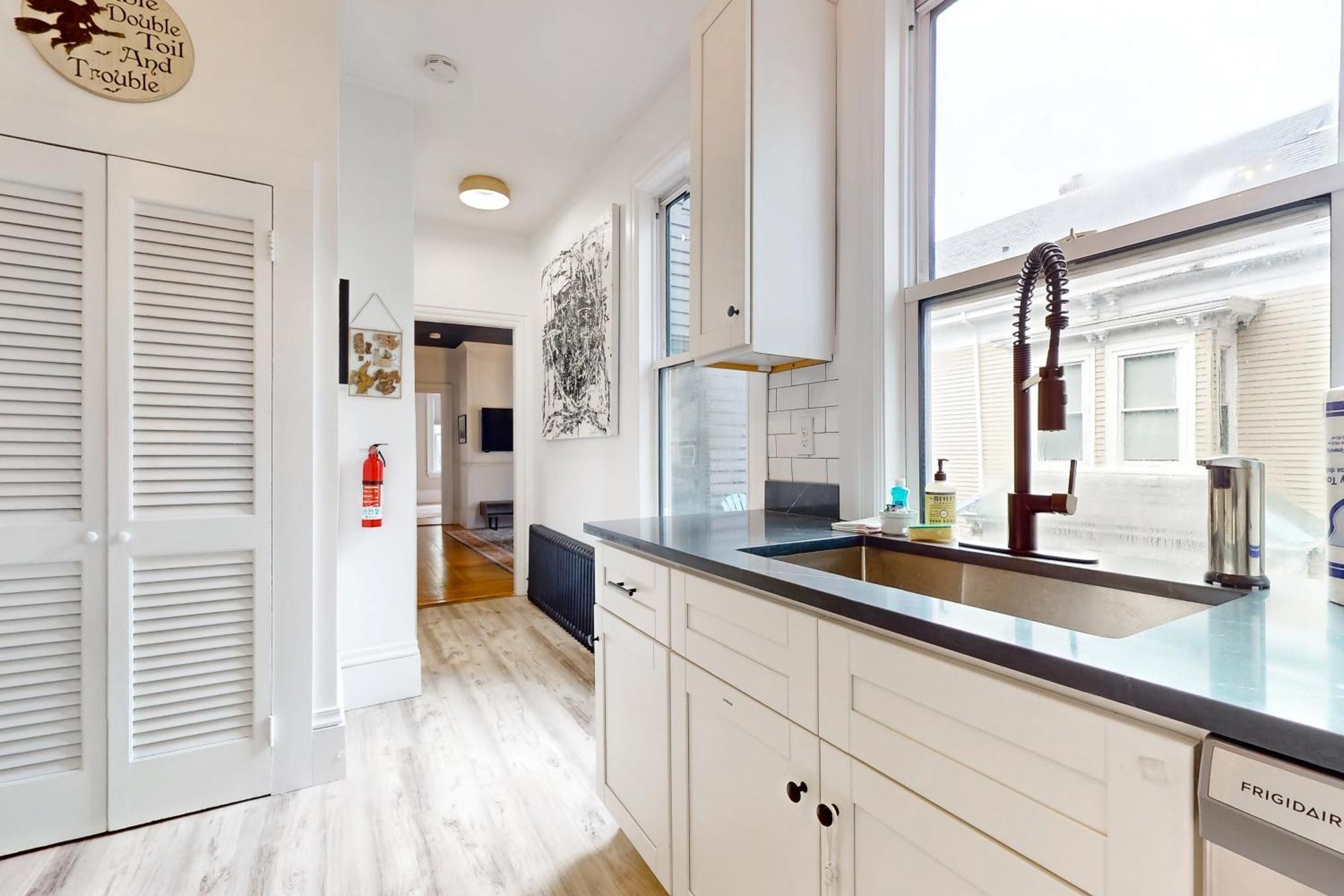 Appartement Witchy Modern à Salem Extérieur photo